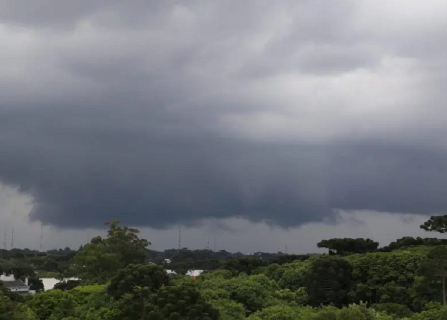 Ciclone extratropical vai causar ventania e agitação marítima no Litoral do Paraná, alerta Simepar