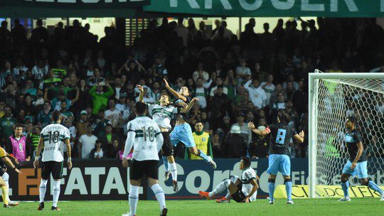 Rodrigão perde pênalti, e Coritiba fica no empate sem gols com o Londrina