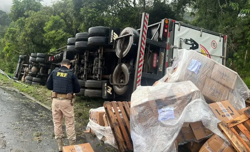 Suspeito de furtar carga de carne de caminhão acidentado é preso na BR-116; PRF alerta para crime