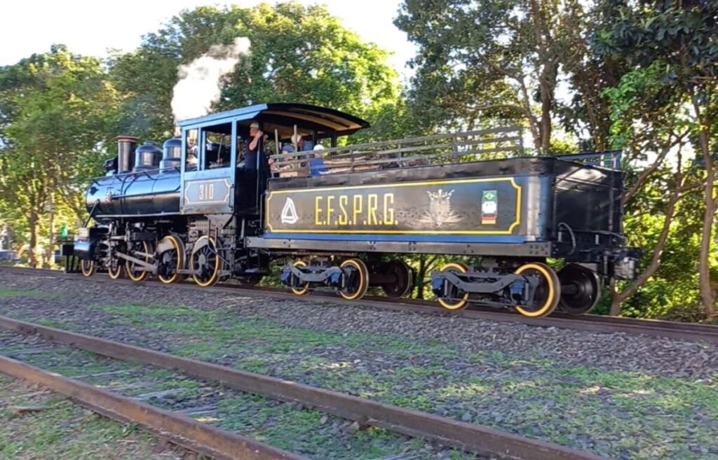 Maria Fumaça retorna para estação em União da Vitória para evento de turismo e se estipula retorno de passeios