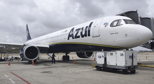 Avião da Azul que buscará vacinas contra a Covid-19 inicia a rota Hoje às 13h