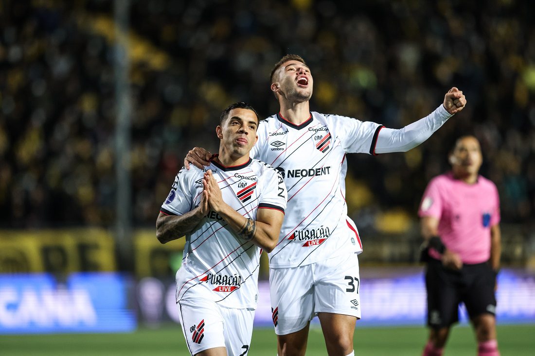 Athletico empata com o Palmeiras, vence no placar agregado, e se torna o 1º finalista da Libertadores