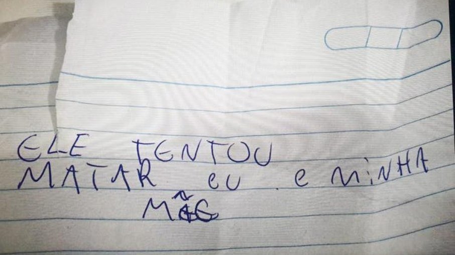 Menina denuncia o pai através de bilhete: “Tentou matar eu e minha mãe”