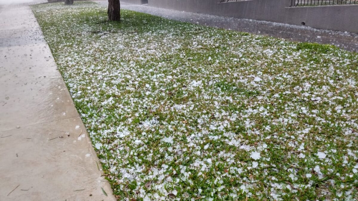 Chuva e queda granizo assusta  moradores de São Mateus do Sul
