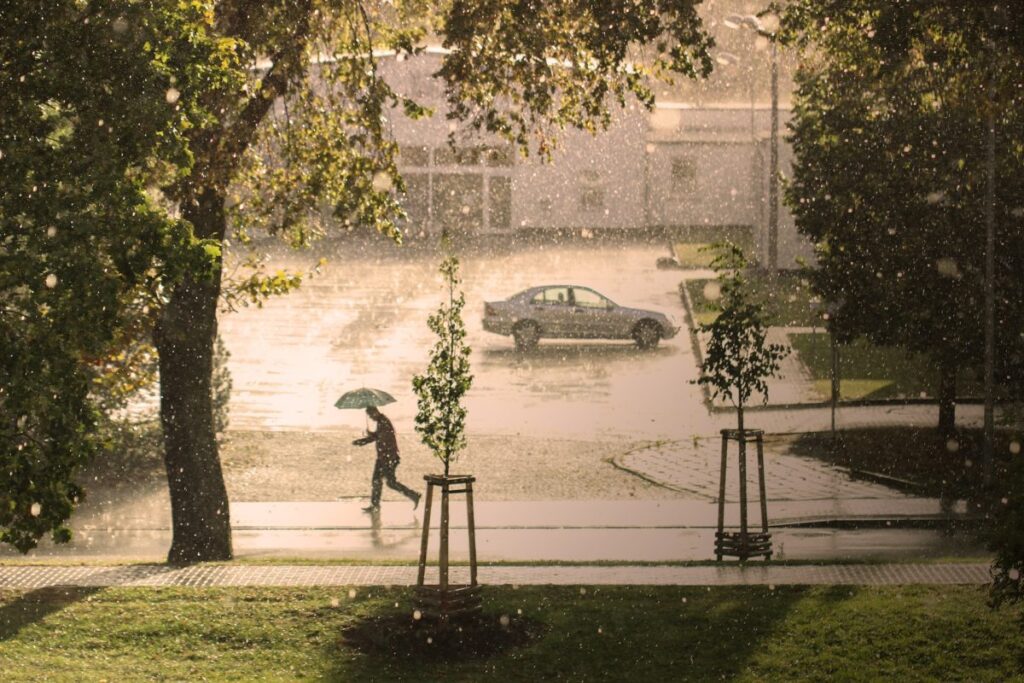 São Mateus do Sul recebe alerta laranja para tempestades, marcando a última semana de inverno com chuva e frio