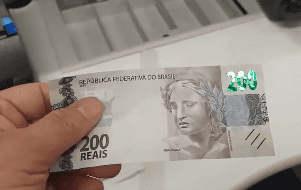 Golpe: homem paga mercadorias com nota de R$ 200 falsa em União da Vitória