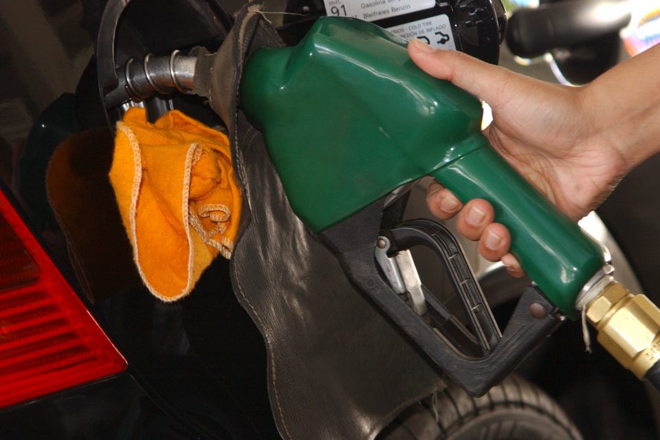 Petrobras anuncia redução de R$ 0,30 no preço do diesel