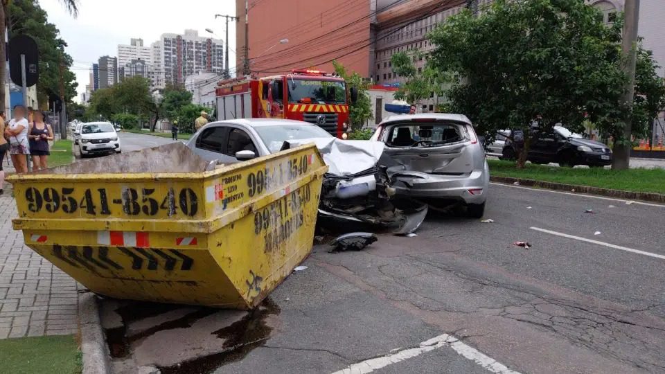 Motorista embriagado provoca acidente, foge e abandona a esposa ferida