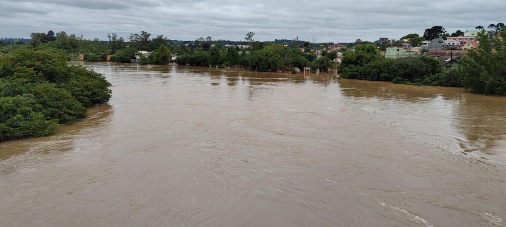 Rio Iguaçu  continua subindo em São Mateus do Sul