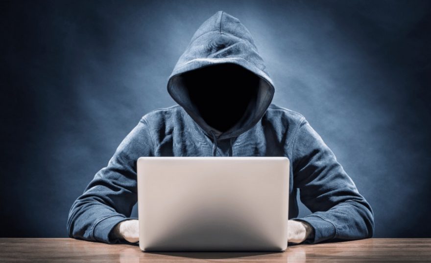 Hacker invade rede social de adolescente e publica mensagem de apoio à facção criminosa no PR￼