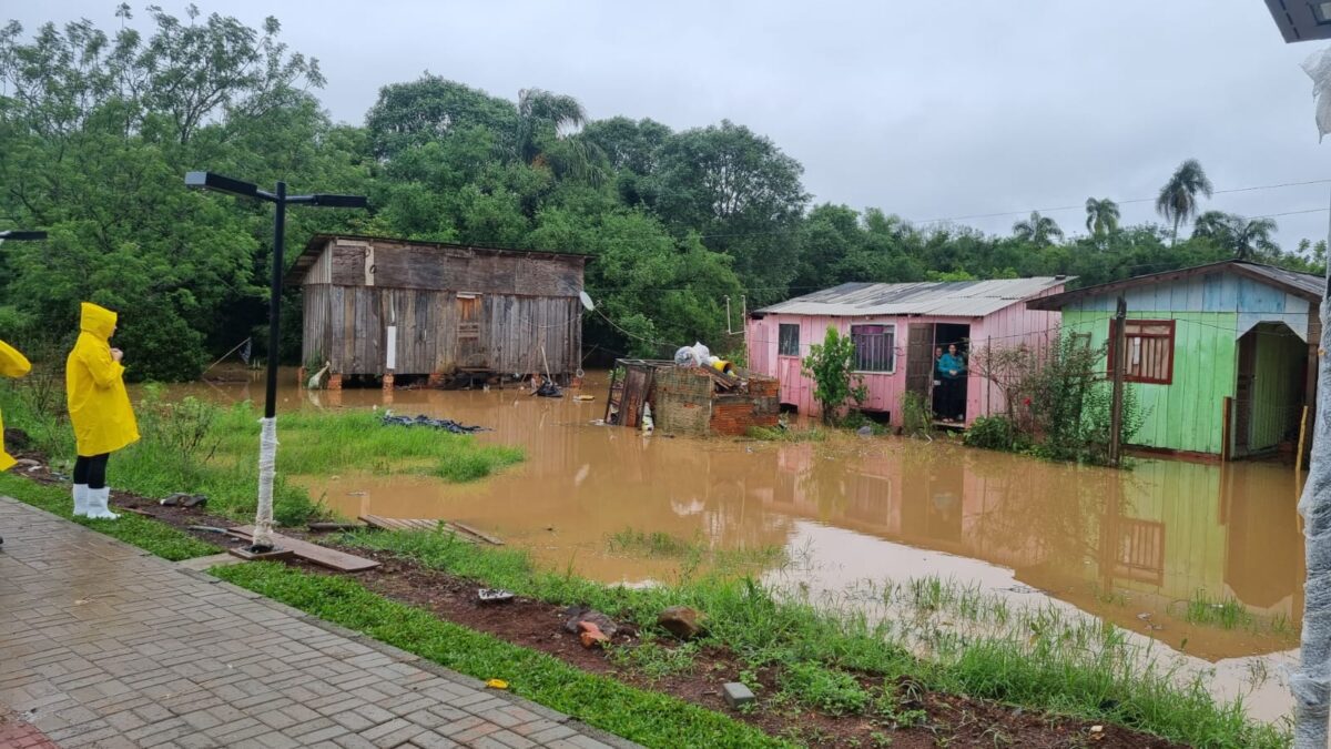 Sobe para 54 mil número de pessoas afetadas pelas chuvas no Paraná, diz Defesa Civil