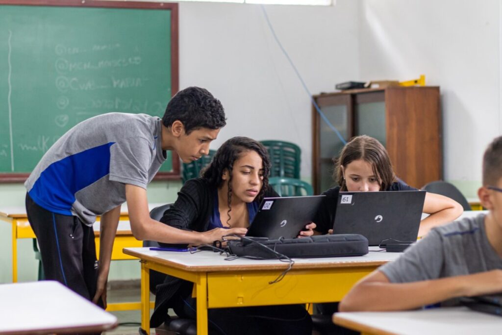 Solicitação de histórico escolar na rede estadual passa a ser apenas no formato digital