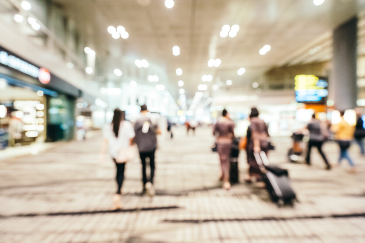 Paralisação de aeronautas atrasa cinco voos e cancela um nos aeroportos do Paraná nesta manhã de terça-feira