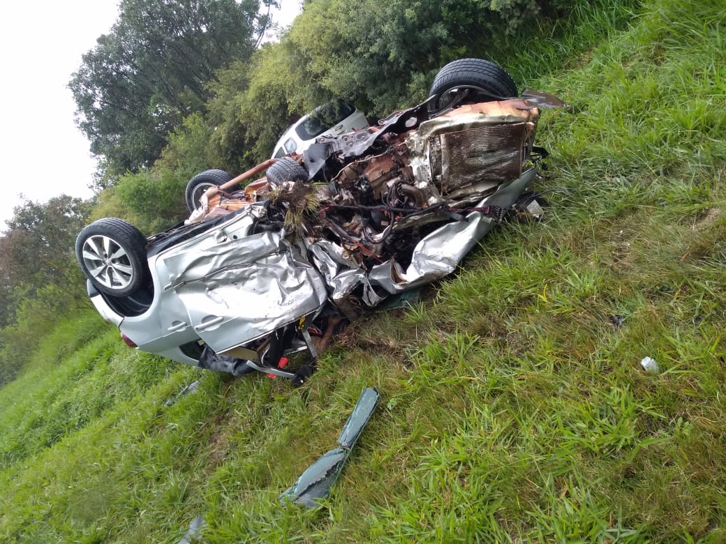 Acidente envolvendo quatro carros deixa uma pessoa morta e duas feridas em Palmeira