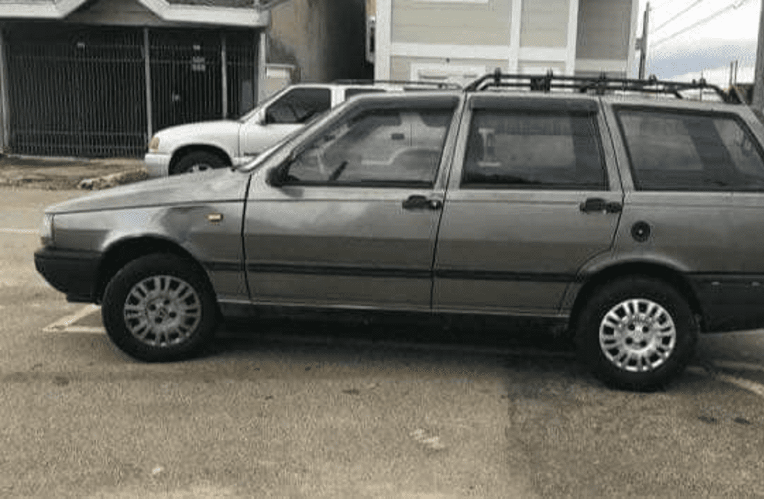 Fiat Elba é furtado na região central de São Mateus do Sul, próximo a um estacionamento