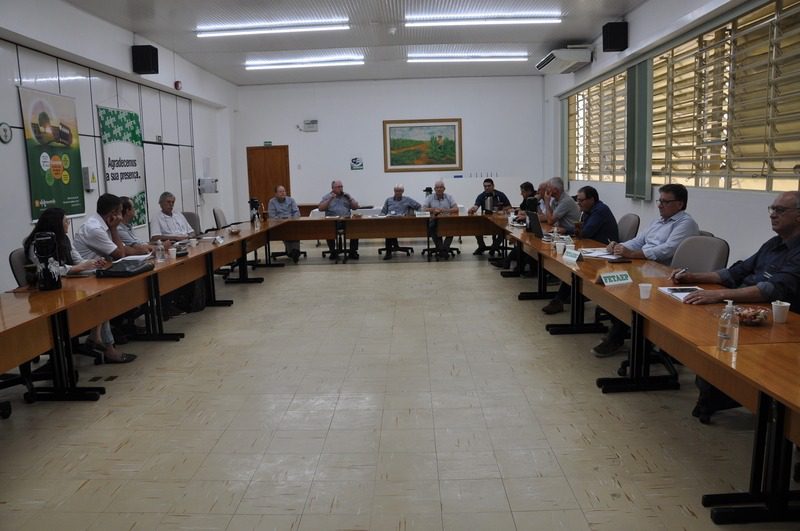 Definição do reajuste da tabela de preço do tabaco fica para janeiro, sem acerto entre duas cigarreiras e entidades