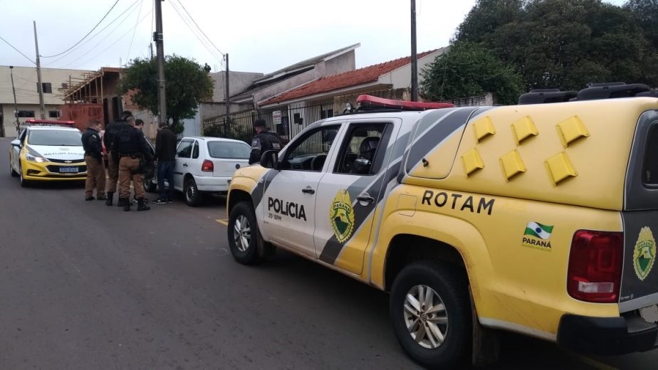 Chapas de zinco são furtadas da cobertura da arquibancada do campo de futebol na Vila Bom Jesus