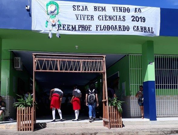 Professor é afastado após vídeo de sexo com aluno de 15 anos