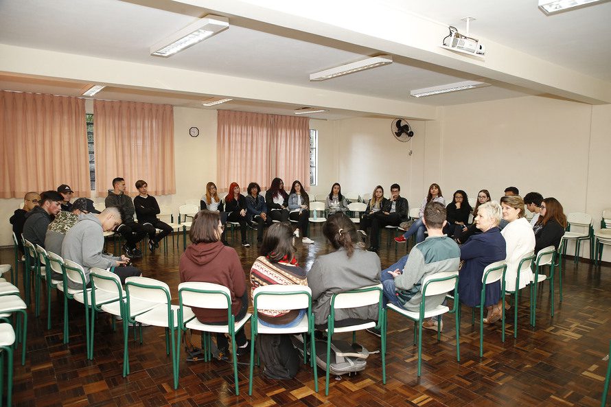 Campanha Paraná sem Drogas leva debate e reflexão às salas de aula