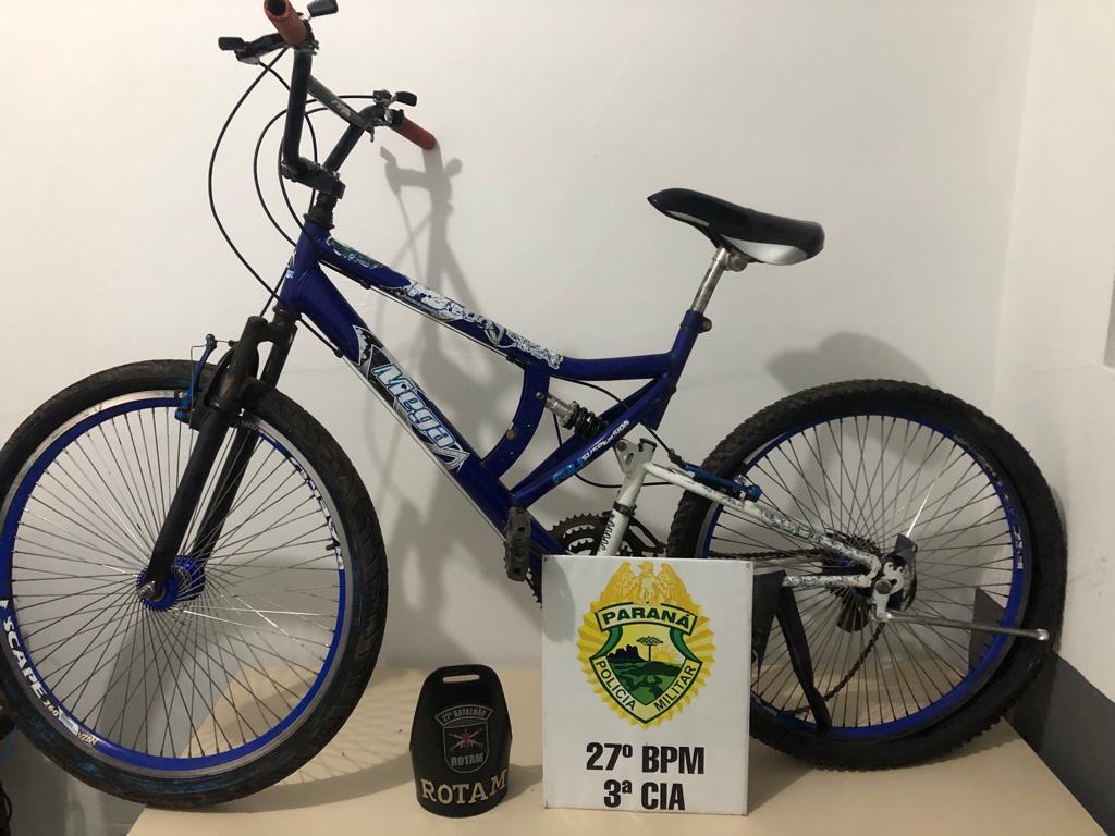Dois menores são detidos com bicicleta roubada após agressão e suposta ‘cobrança’ de dívida por drogas