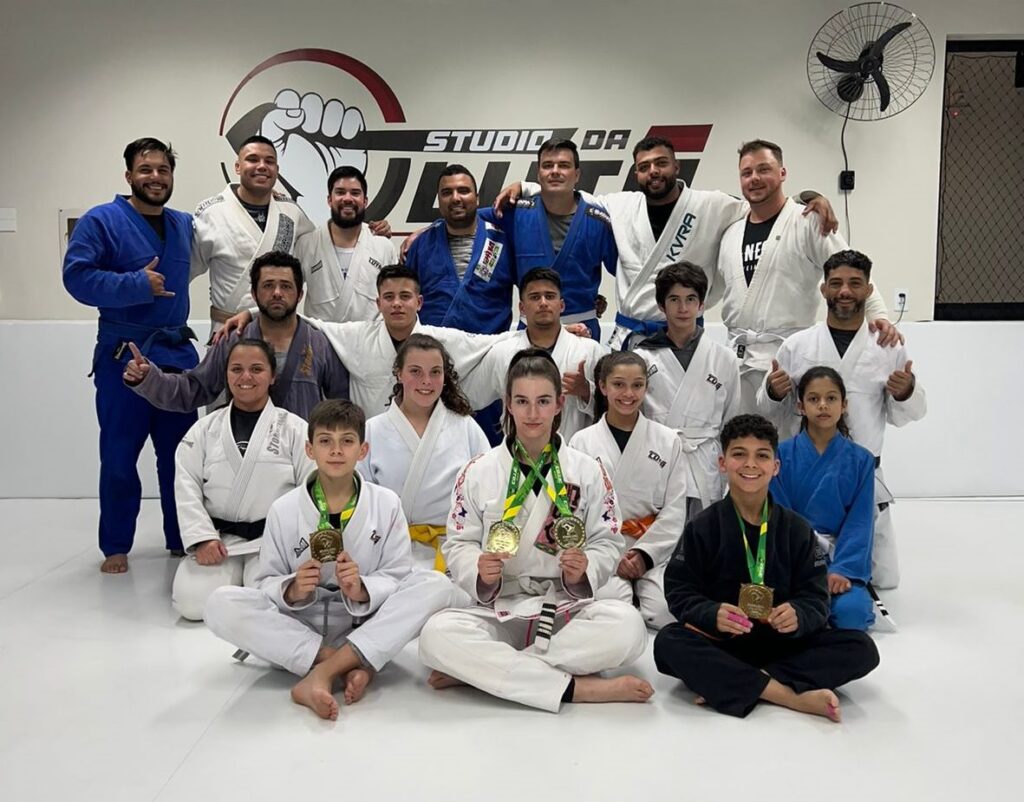 Atletas são-mateuenses se destacam com conquistas no Brasileiro de Jiu-Jitsu Kids em Joinville, SC