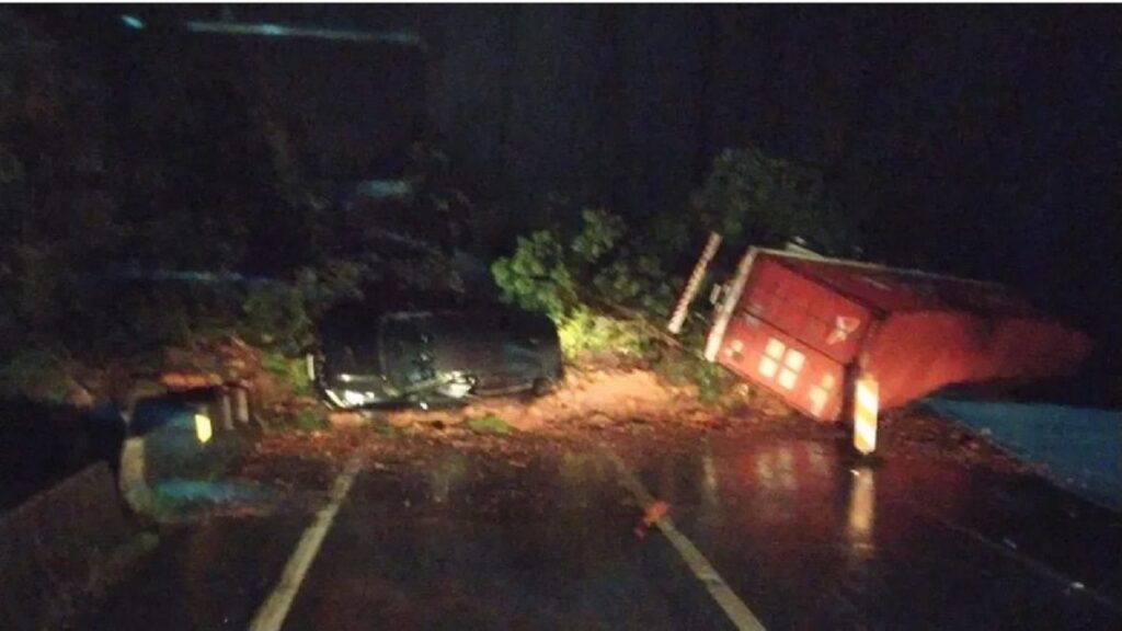 Carro com prefeito de Guaratuba é um dos veículos envolvidos no soterramento na BR-376