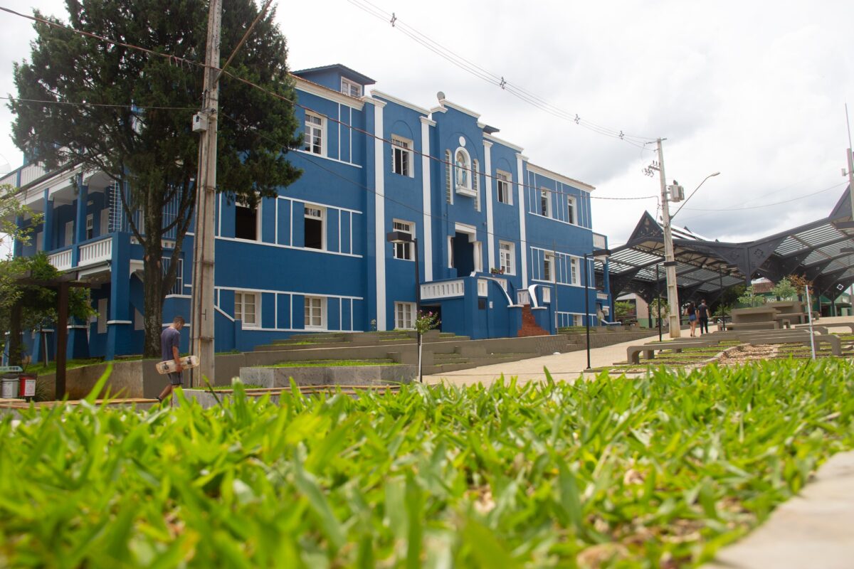 Em meio à investigação sobre comércio de bebidas em escola, Fernanda Sardanha muda comando da Educação