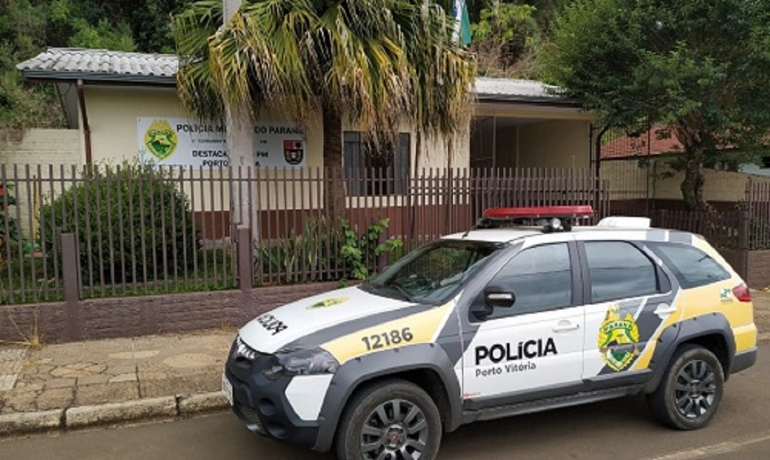 Homem invade residência, leva eletrodoméstico de casa da convivente e, detido, danifica viatura da PM