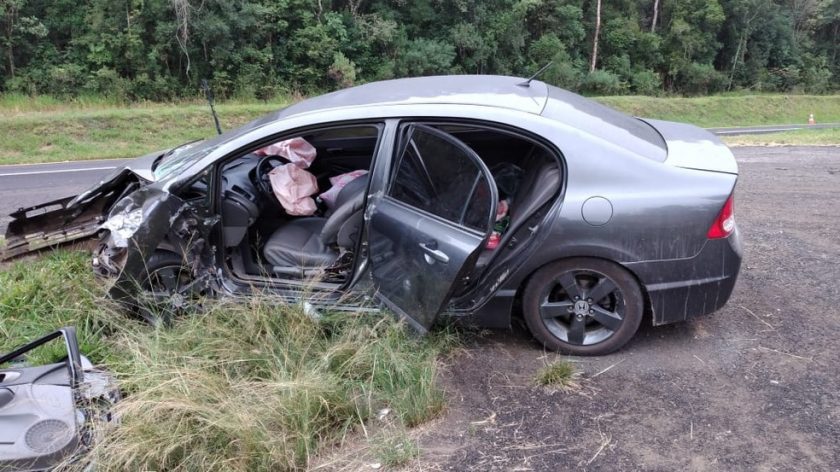 Acidente entre carro e caminhão deixa feridos na BR-277