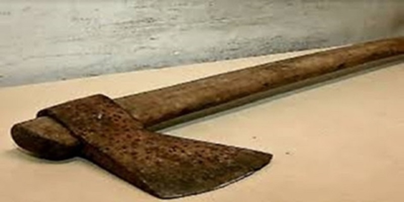 Pedreiro é morto por servente a machadadas enquanto dormia