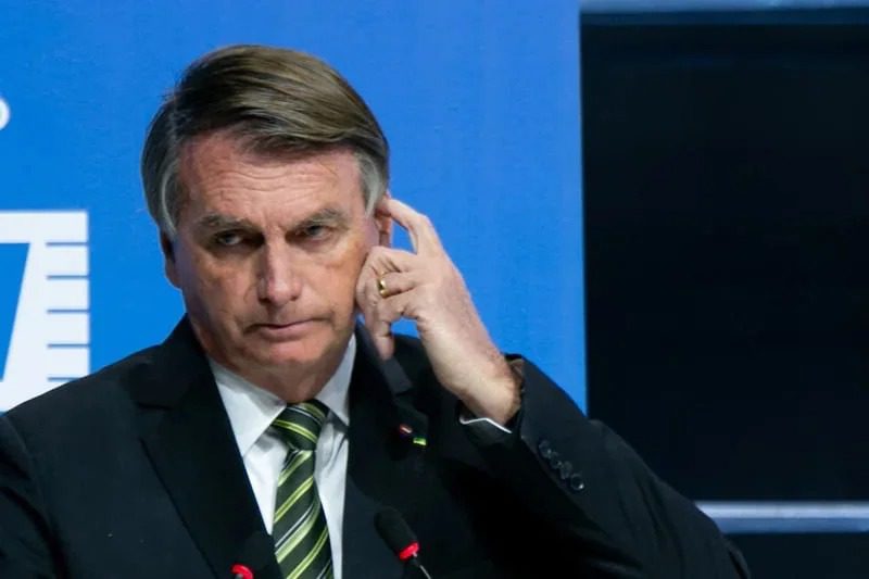 Bolsonaro é declarado inelegível após votação de ministros do TSE