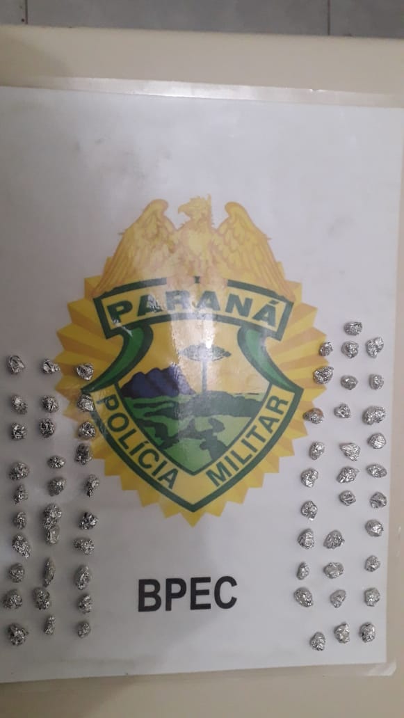 BPEC prende rapaz acusado de tráfico de drogas: 60 pedras de crack foram apreendidas