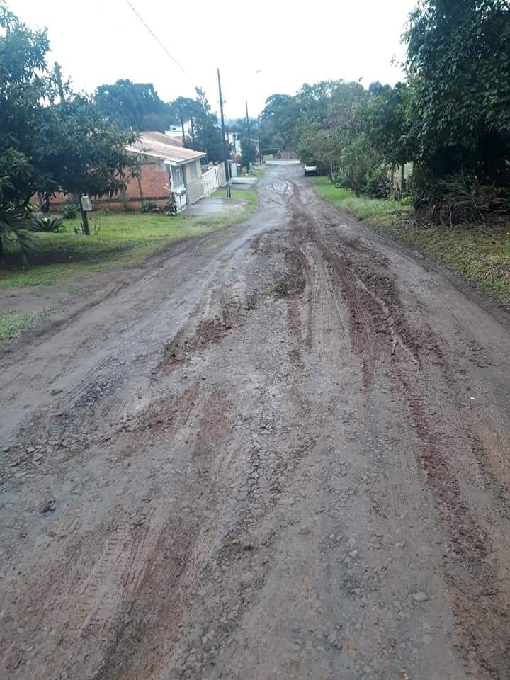 Moradores reclamam de más condições das ruas do bairro Tamareiras