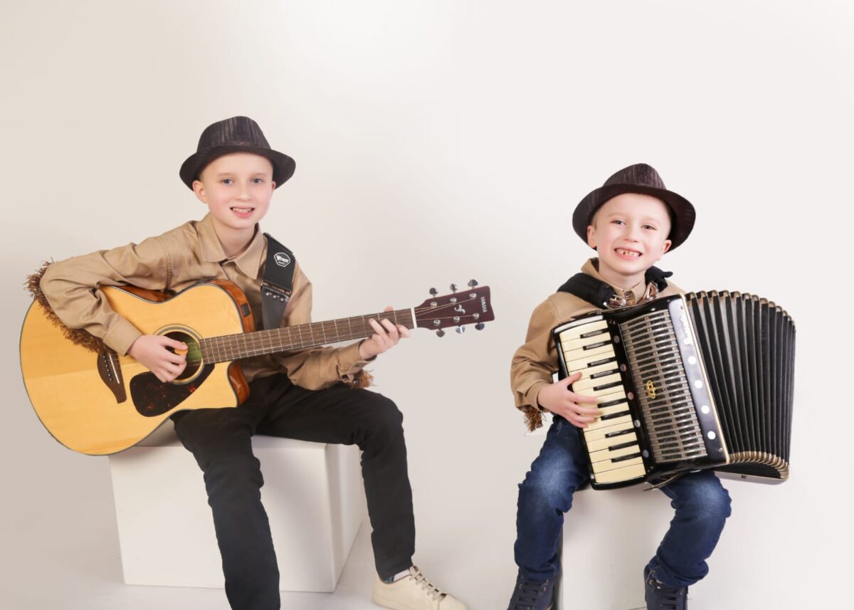 Conheça os irmãos Pedro Antonio e Vitor Leonardo que estão viralizando e encantando com o seu talento musical