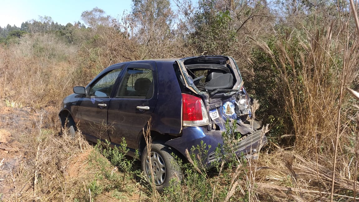 Carro reduz a velocidade e caminhão bate na traseira, na PR-151