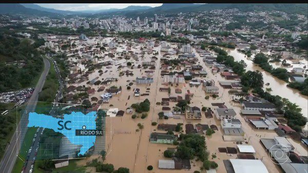 Chuvas provocam alagamentos e mortes em Santa Catarina