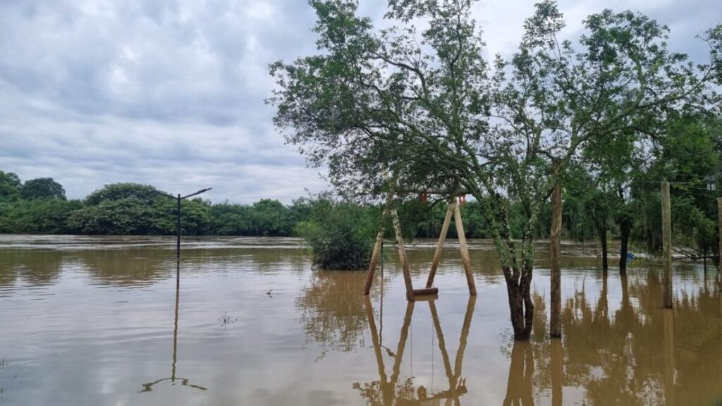 Rio Iguaçu em São Mateus do Sul volta a subir e chega aos 5 metros