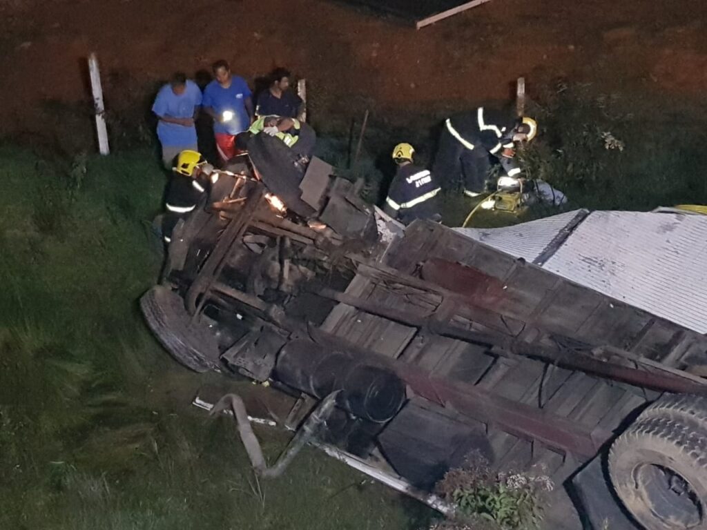 Duas pessoas sendo uma criança e um adulto morreram em acidente envolvendo caminhoneiro morador de São Mateus do Sul