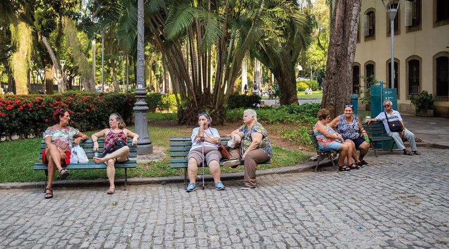 Expectativa de vida no Brasil sobe para 76,6 anos