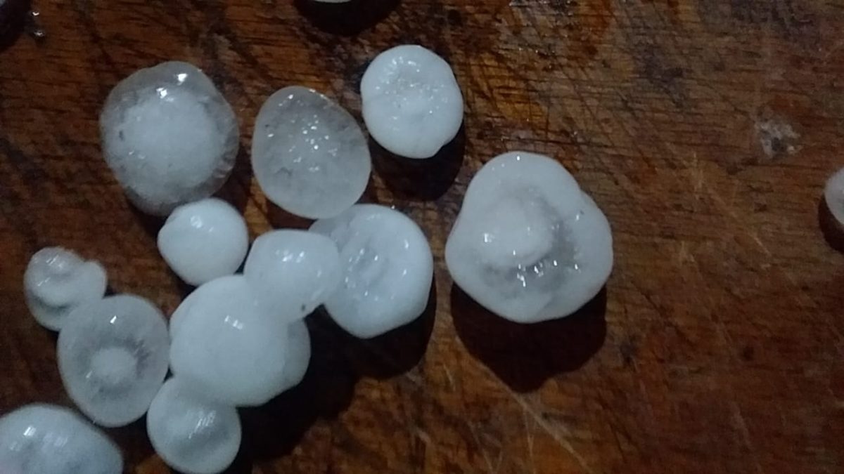 Chuva de pedra e granizo atinge interior de São Mateus do Sul