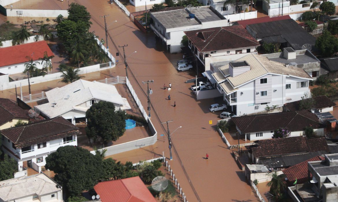 Mais de 15 municípios de Santa Catarina decretam situação de emergência por conta das chuvas