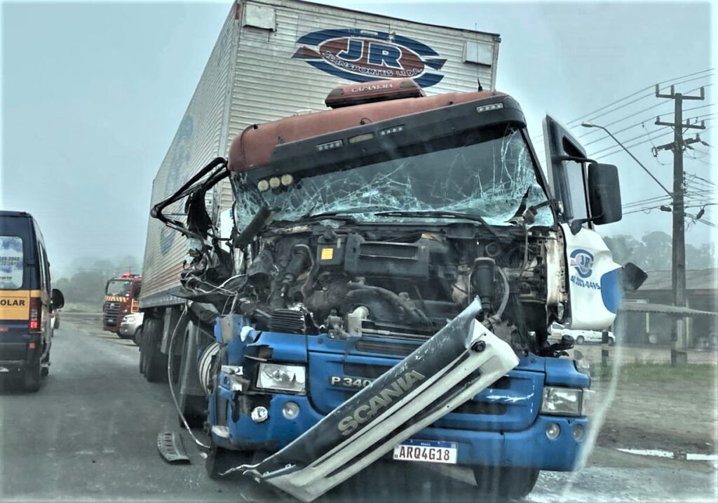 Atualização: acidente da BR-476 deixa motorista ferido