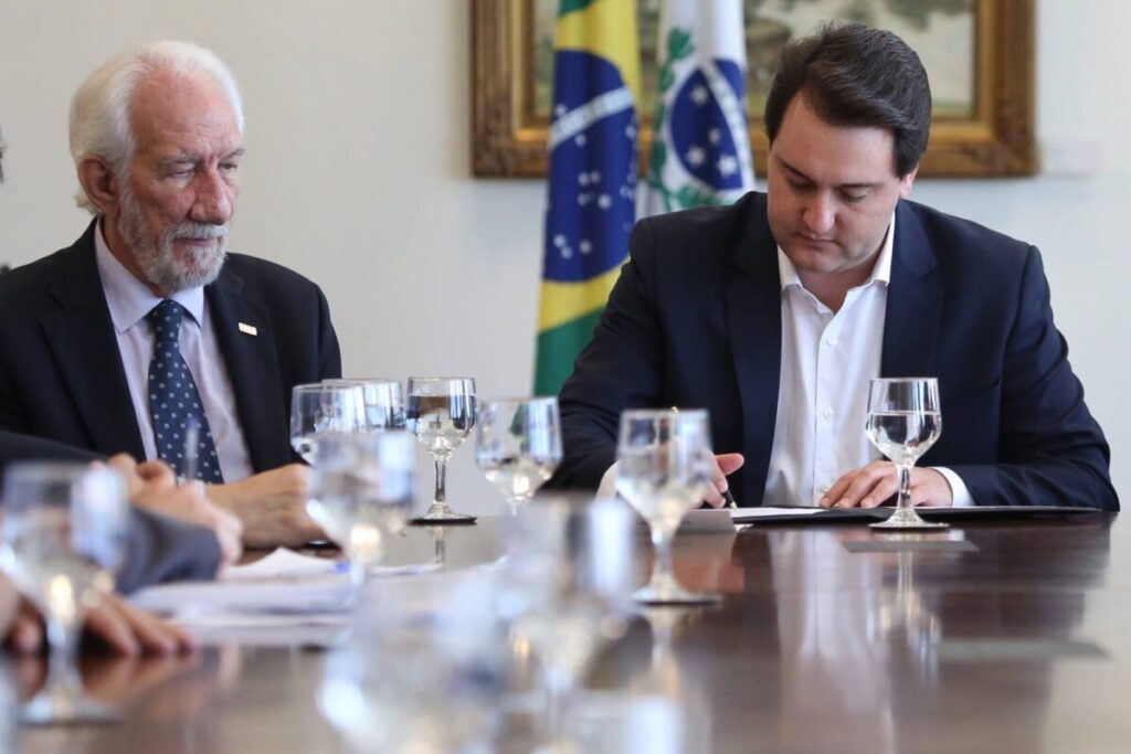 Governador sanciona lei que congela salários do primeiro escalão