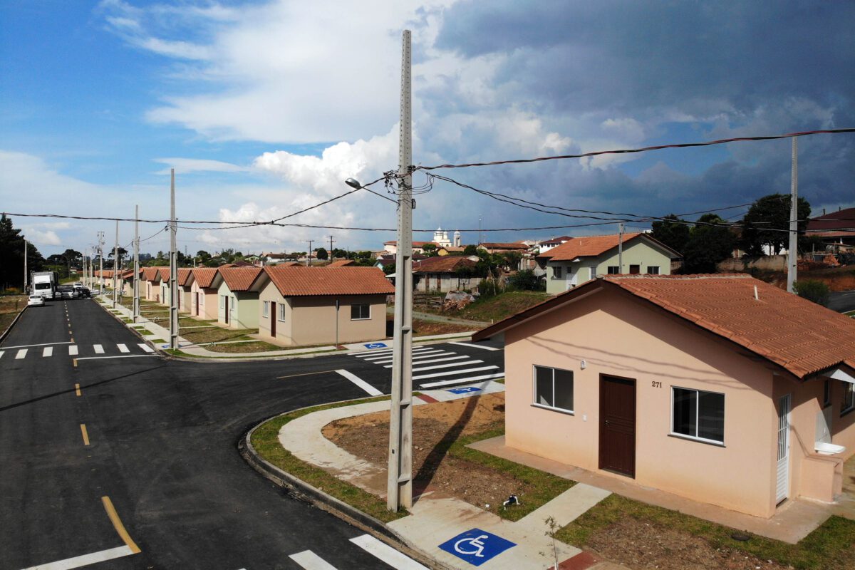 Estado entrega casas para 34 famílias de Rio Azul