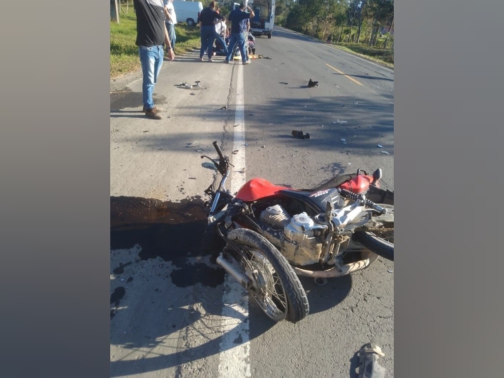 Condutor de moto sofre ferimentos graves em acidente na BR-153