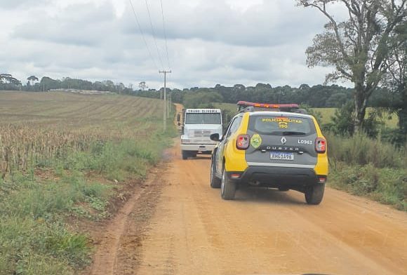 Caminhão roubado com carga de fumo em Paulo Frontin é encontrado abandonado vazio em Palmeira