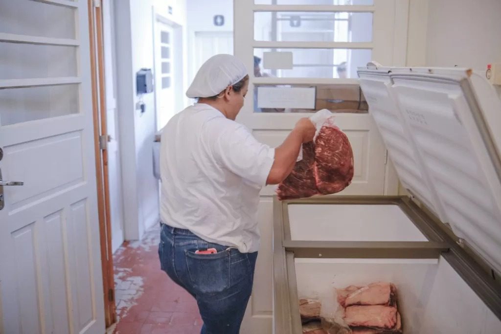 UEPG recebe picanha e camarão da Receita Federal