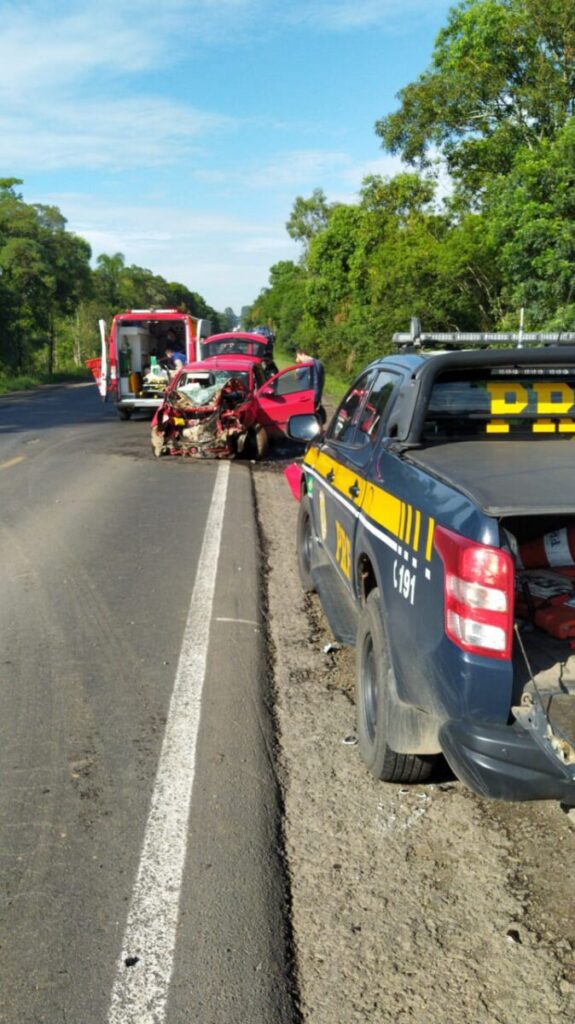 PRF e Corpo de Bombeiros de São Mateus do Sul atendem acidente na BR-476