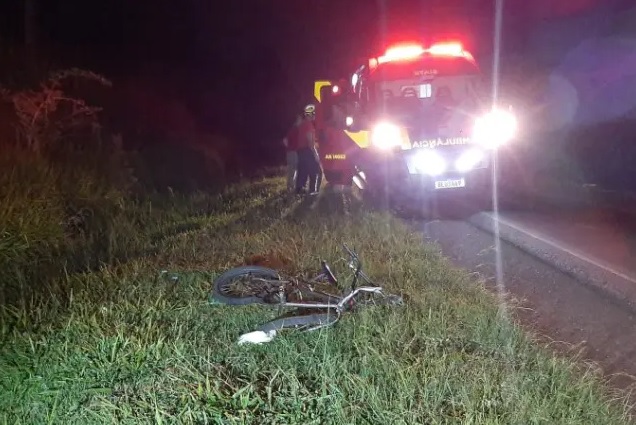 De luto pela perda do filho em acidente, motorista atropela e mata ciclista em rodovia do PR