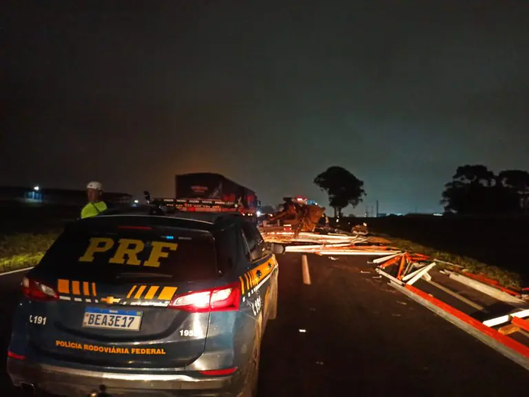 Grave acidente entre três veículos deixa quatro pessoas mortas na BR-116; duas crianças estão entre as vítimas